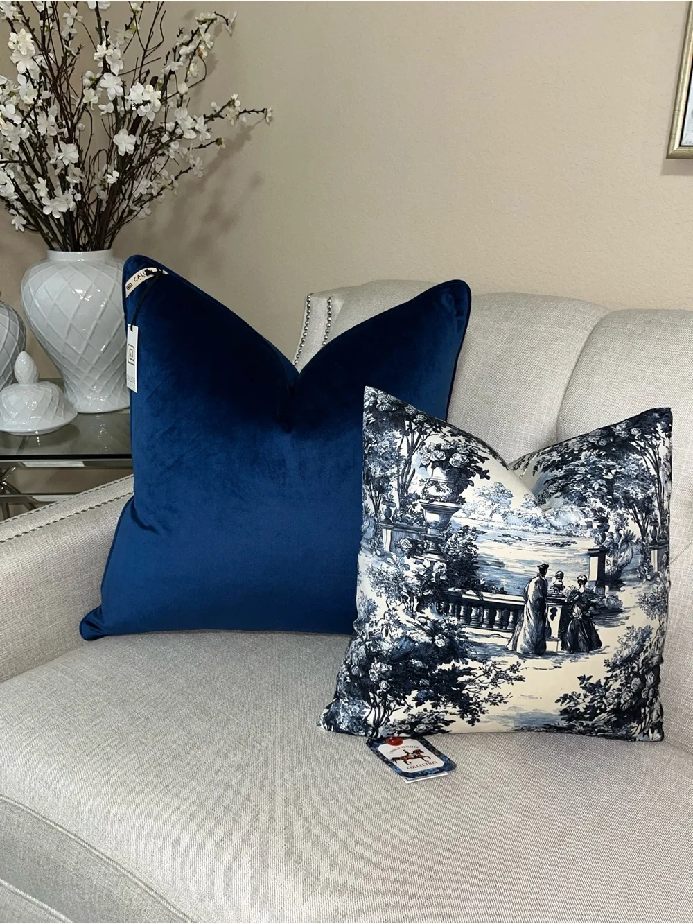 1-NWT CALLISTO HOME LUXURY BLUE VELVET DECORATIVE THROW PILLOW ( T1474F15)